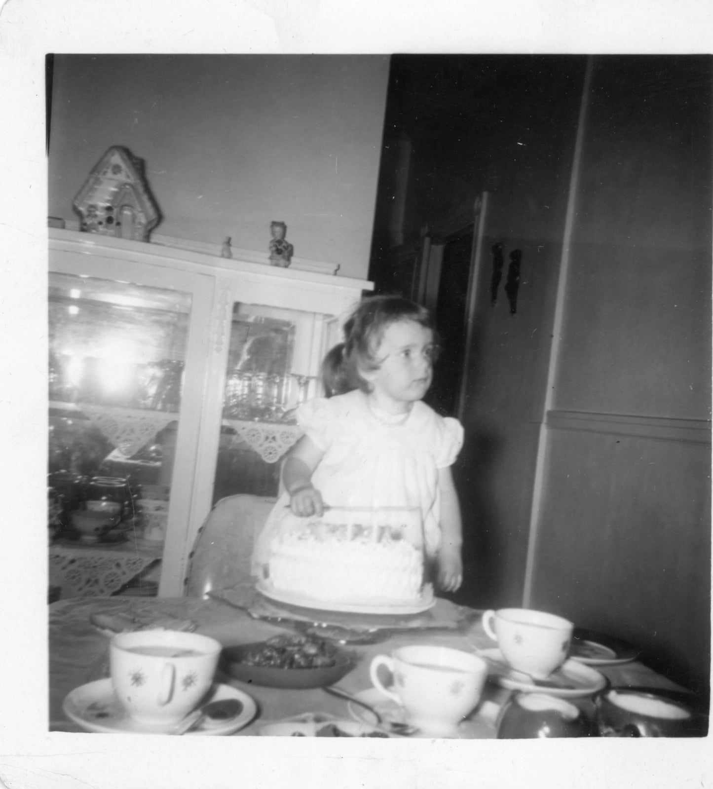 La fêtée et son gâteau