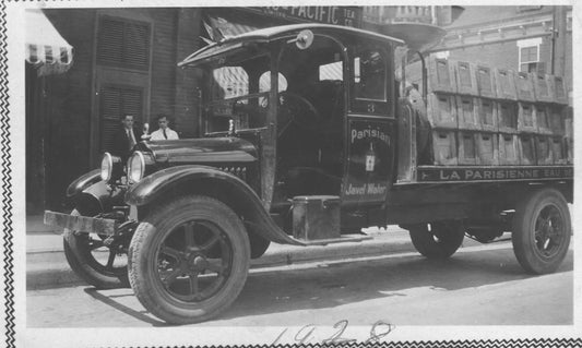 Camion d'eau de javel La Parisienne
