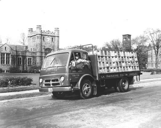 Camion d'eau de javel La Parisienne