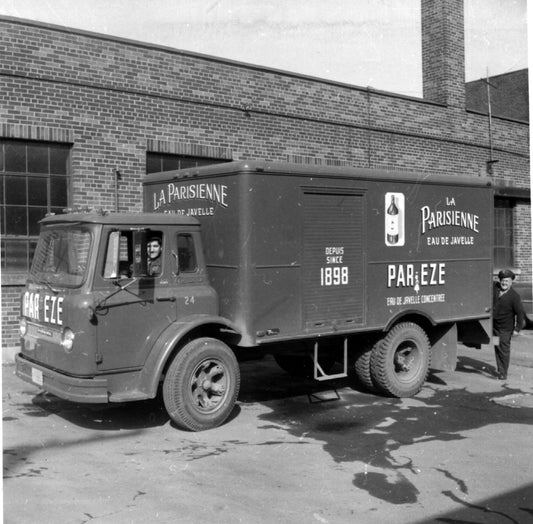 Camion d'eau de javel La Parisienne