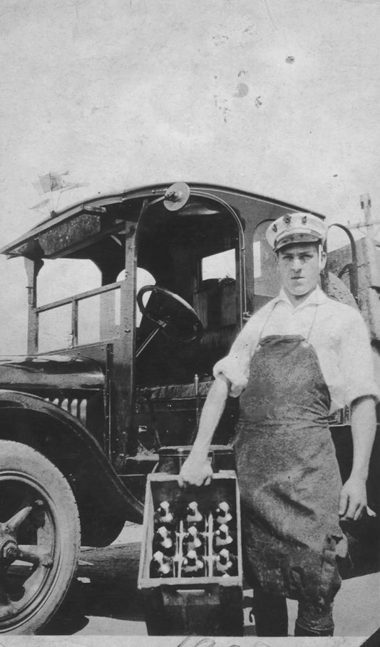 Camion #3 de livraison de l'eau de javelle La Parisienne