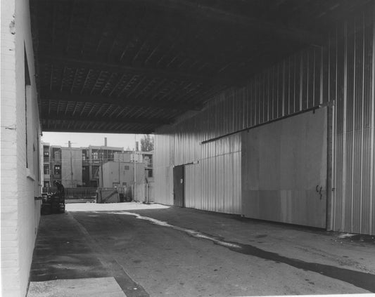 Allée recouverte de l'usine Lavo