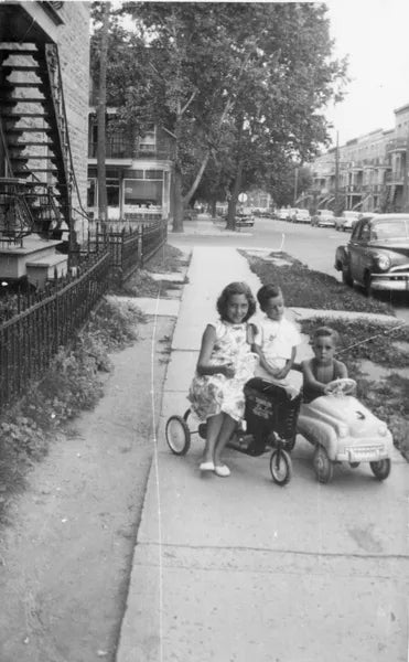 Enfants Rivard sur la rue Sicard