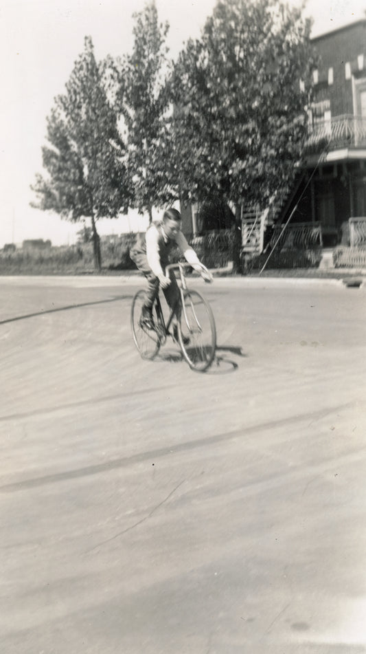 Octave Lévesque en vélo