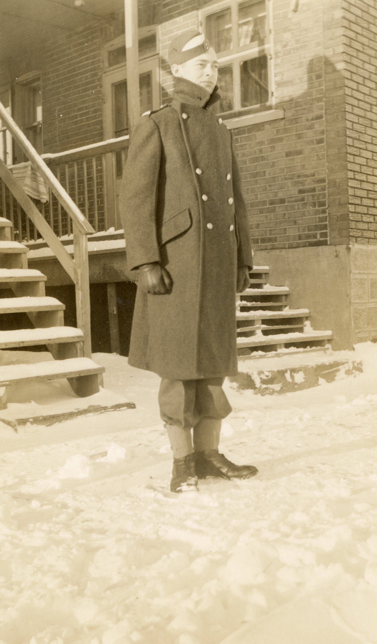 Octave Lévesque en 1942, derrière le 3000 rue Louis-Veuillot.