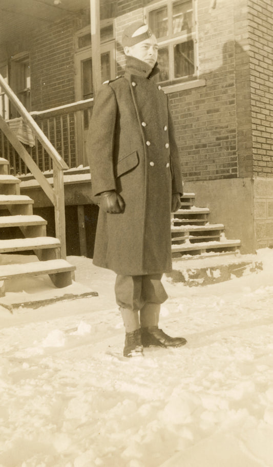 Octave Lévesque en 1942, derrière le 3000 rue Louis-Veuillot.