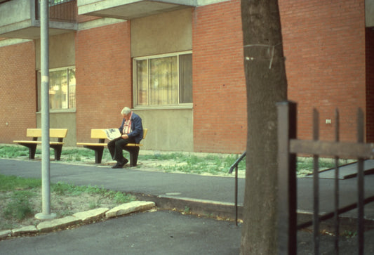 Homme sur un banc