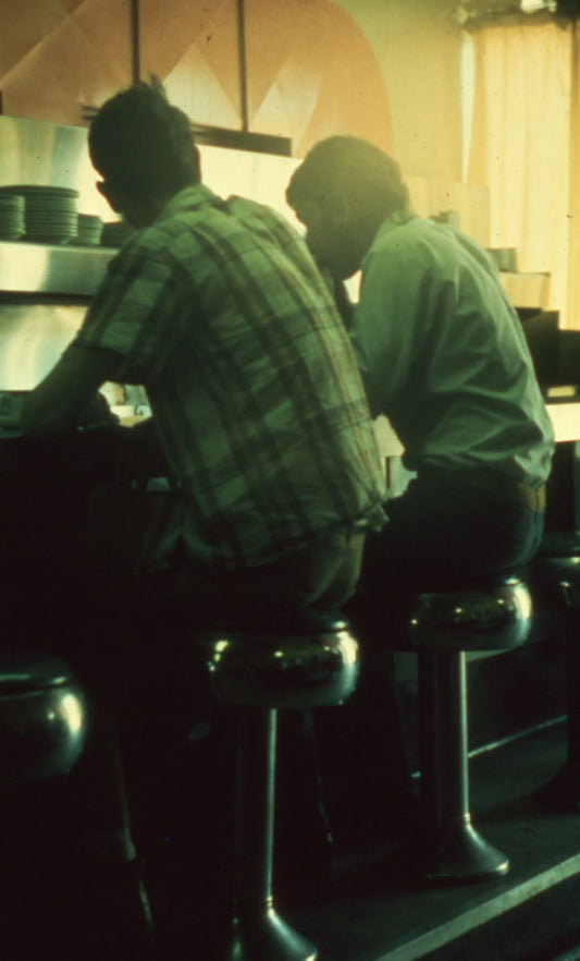 Deux clients dans un resto