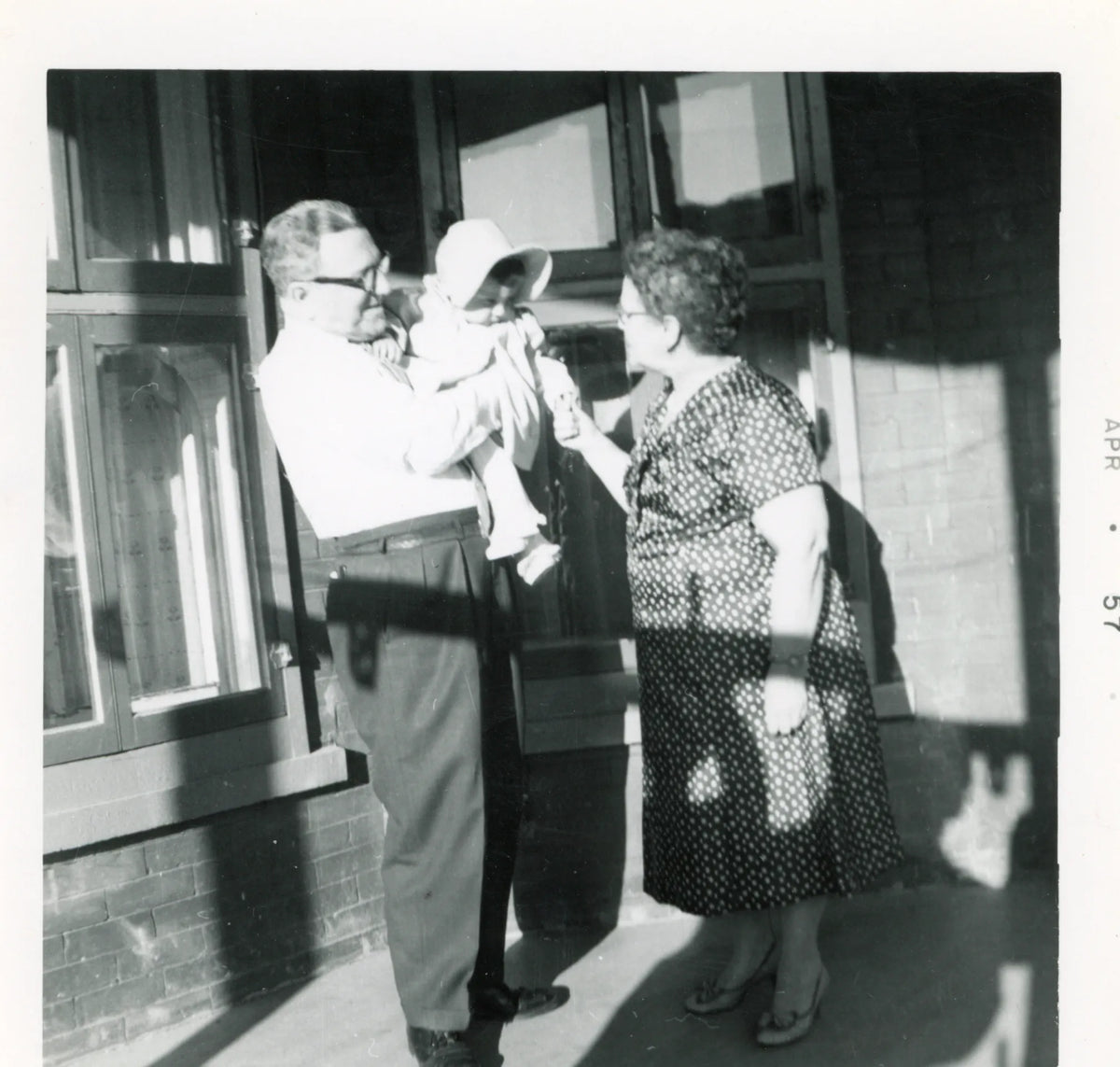 Grand-parents et petite-fille