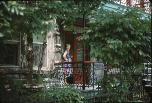 Dame sur son balcon 4701 Adam