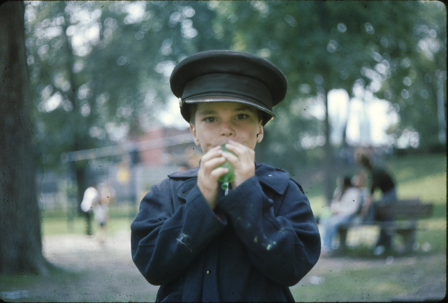 Enfant avec une casquette