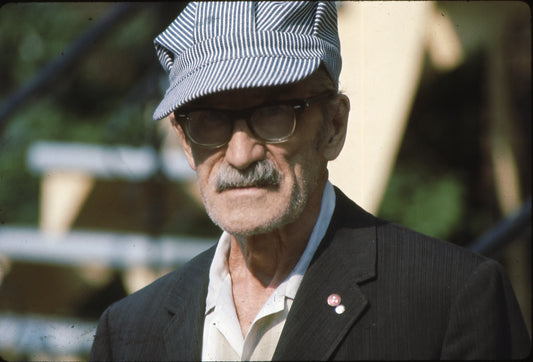 Monsieur à la casquette