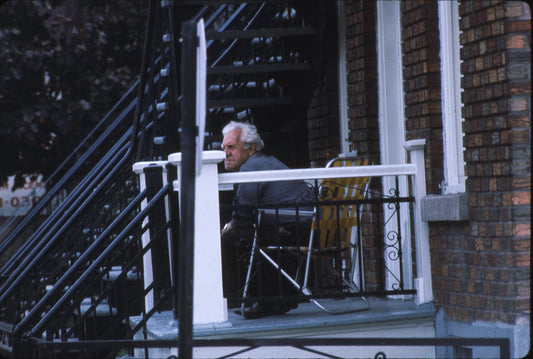 Monsieur sur son balcon