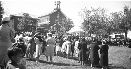 Fête-Dieu devant l'église Ste-Claire