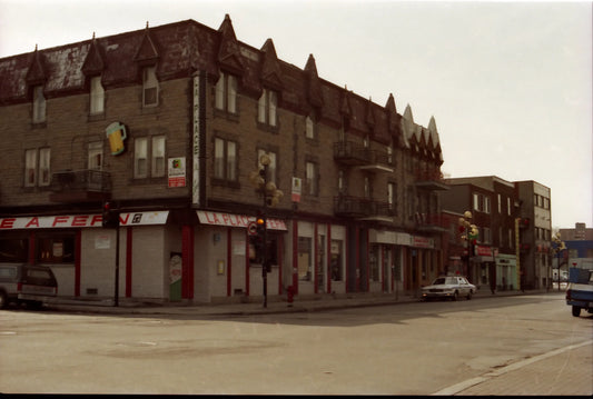 4080 Ste-Catherine est