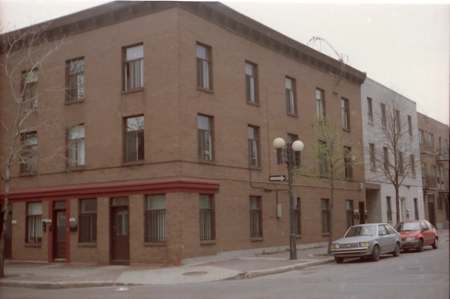 Bâtiment à logements des 3207 rue de Rouville / 1451 rue Dézéry