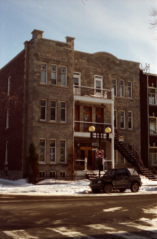 3294-3302 Adam