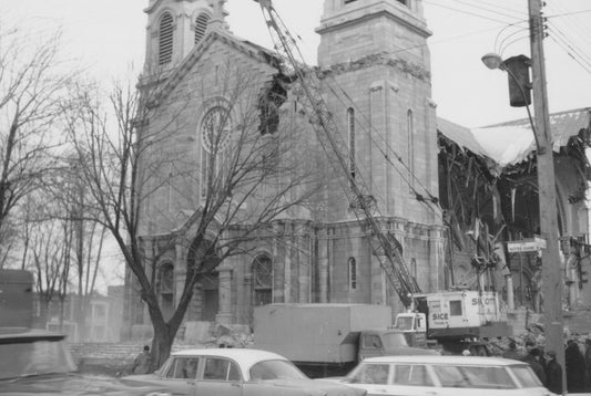 Démolition de l'église Saint-François d'Assise, février 1964