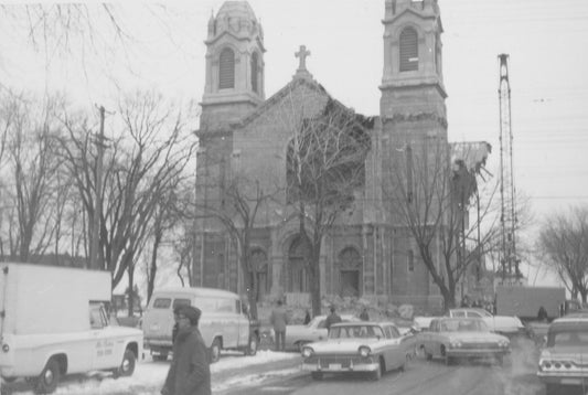 Démolition de l'église Saint-François d'Assise, février 1964