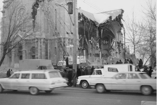 Démolition de l'église Saint-François d'Assise, février 1964