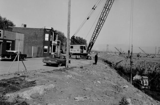 Église Saint-François-d'Assise démolie et le chantier de la future autoroute 25