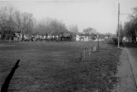 Terrain de jeu situé à l'ouest de la rue Boucherville