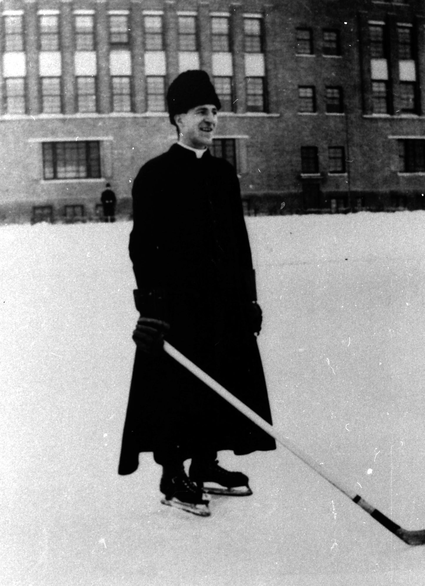 Professeur jouant au hockey Externat classique Ste-Croix