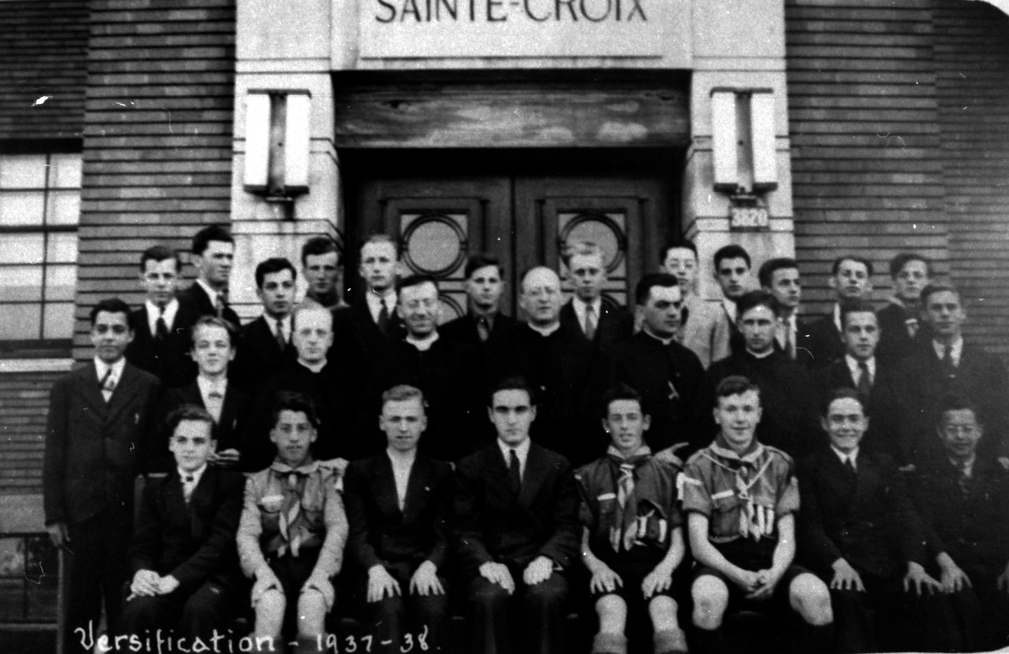 Groupe d'étudiants et professeurs Externat classique Ste-Croix