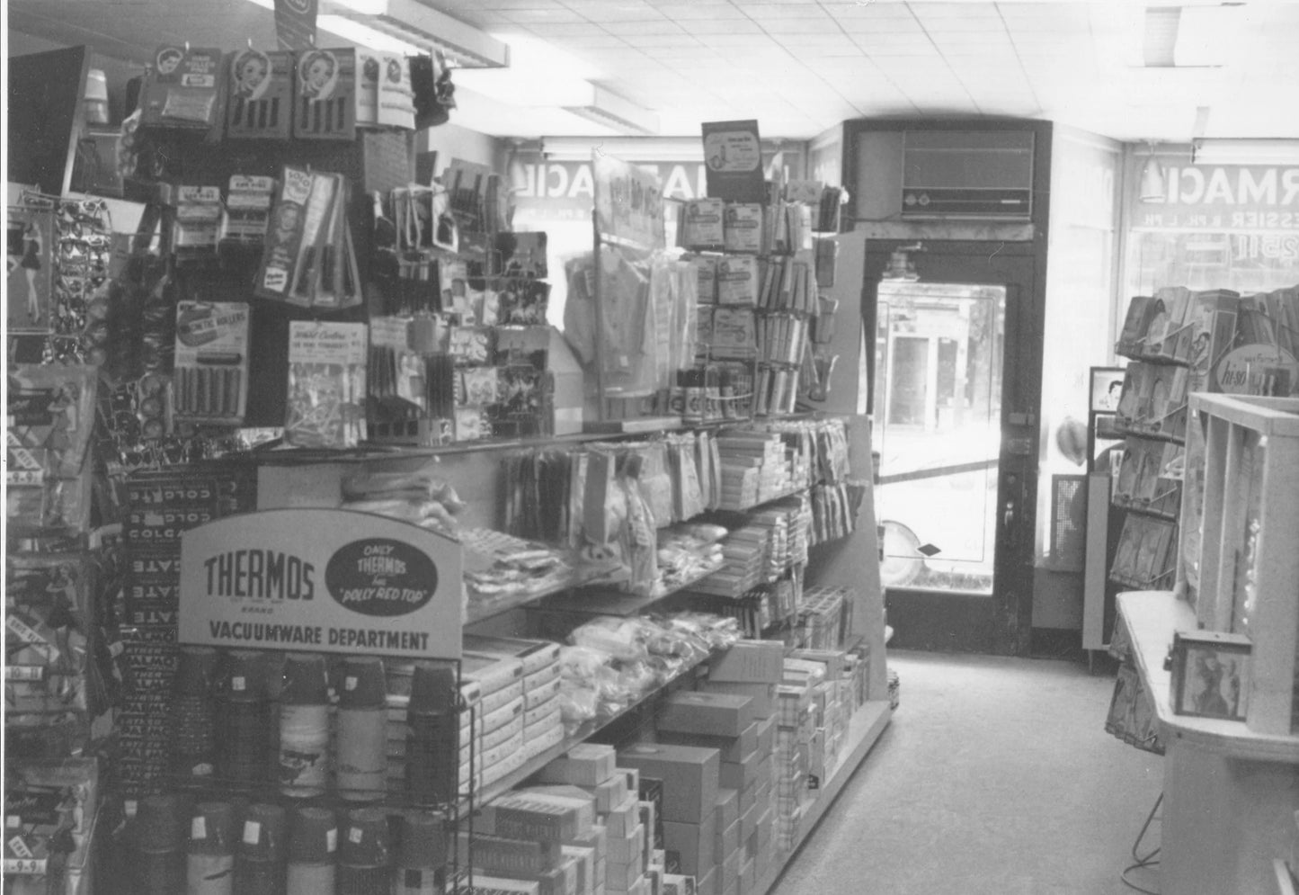 Intérieur de la pharmacie Messier