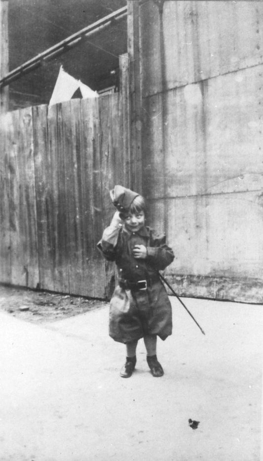 Enfant déguisé en cadet